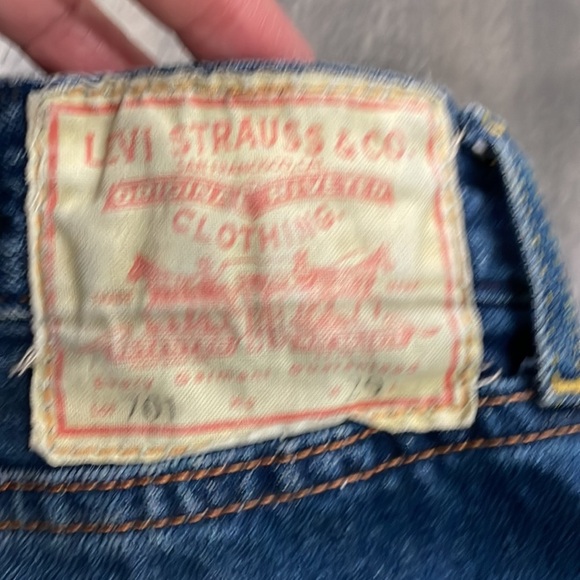Vintage high waisted 701 Levi’s jean shorts size 29 - Picture 3 of 9